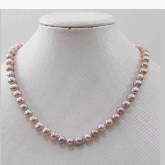 Jewelry - Natural  purple lavender freshwater pearl necklace